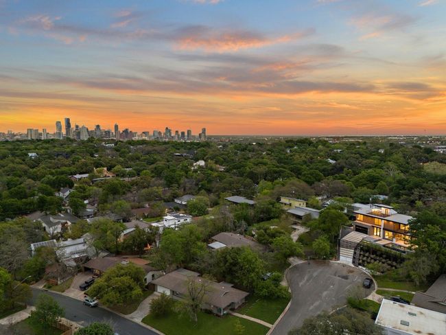 2401 Oakhaven Cir, House other with 5 bedrooms, 5 bathrooms and 3 parking in Austin TX | Image 40