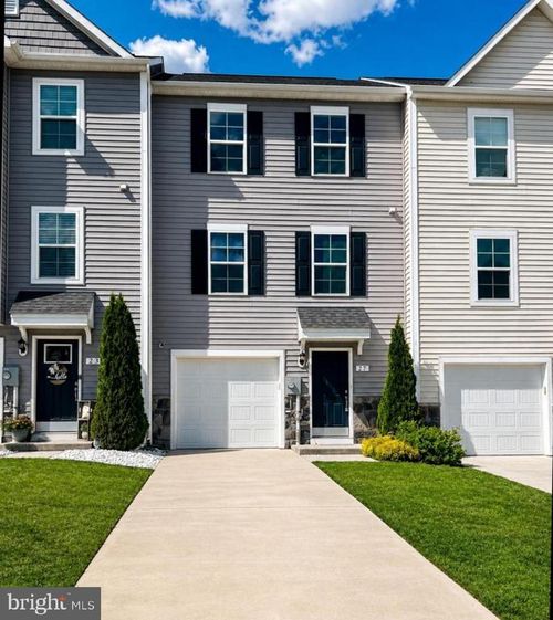 27 Tate Manor Dr, CHARLES TOWN, WV, 25414-1007 | Card Image
