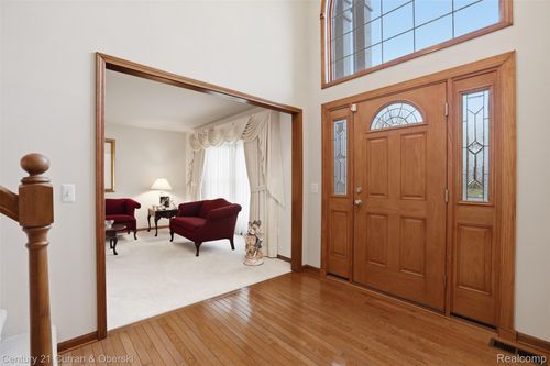 18578 Glengarry Dr, Livonia, MI, 48152-8098 | Card Image