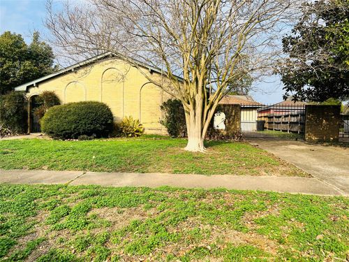 12614 Hunting Briar Dr, Houston, TX, 77099-3604 | Card Image