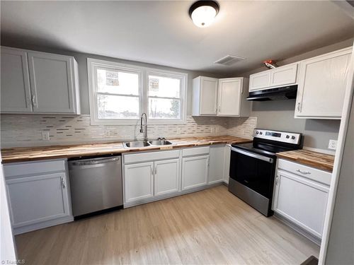 132 Oak Grove Rd, Elkin, NC, 28621-2218 | Card Image