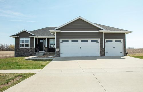 211 Elliot Ave, Shell Rock, IA, 50670-9335 | Card Image