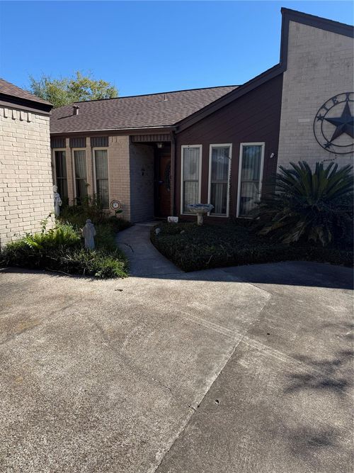 501 Pin Oak Dr, Baytown, TX, 77520-1220 | Card Image