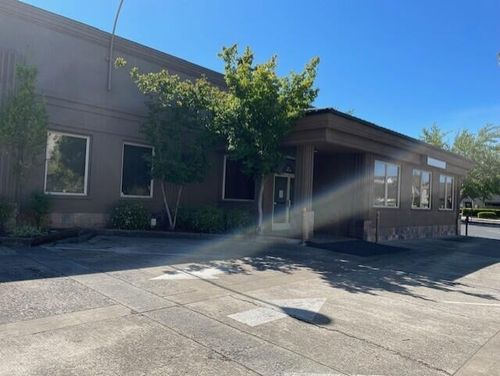 102-502 W Main St, Medford, OR, 97501-2717 | Card Image