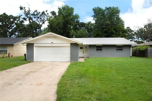 1319 Forest Dr, Rogers, AR, 72756-2217 | Card Image