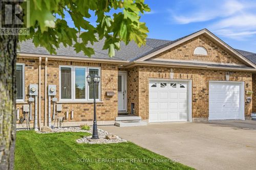 8 Bluegrass Crescent, St. Catharines (Oakdale), ON, L2P0A7 | Card Image