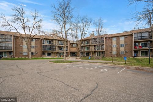 apt-204-3850 Plymouth Blvd, Plymouth, MN, 55446-3292 | Card Image