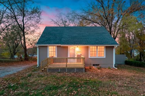 7504 E 49th St, Kansas City, MO, 64129-2041 | Card Image