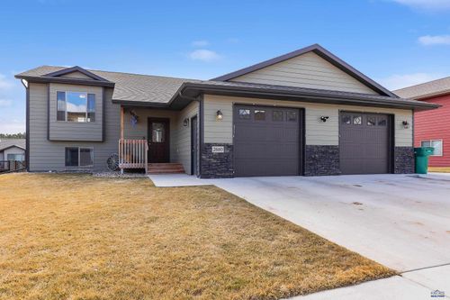2660 Meadows Dr, Sturgis, SD, 57785-1702 | Card Image