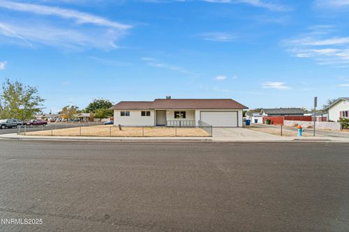 829 Sunset Dr, Fallon, NV, 89406-3666 | Card Image