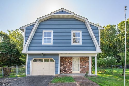23 Van Ness Ave, Fairfield, NJ, 07004-2624 | Card Image