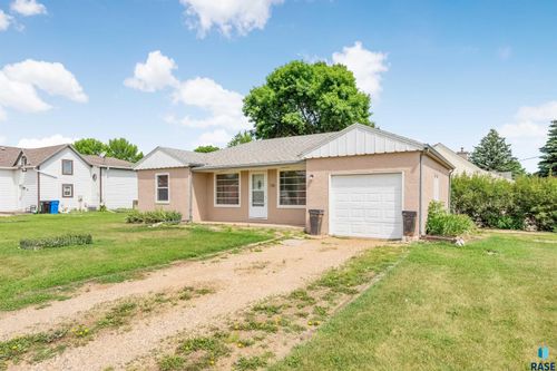 100 1st St, Tea, SD, 57064 | Card Image