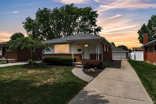 22641 Millenbach St, Saint Clair Shores, MI, 48081-2598 | Card Image