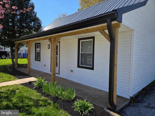 214 N Liverpool St, MANCHESTER, PA, 17345-1143 | Card Image