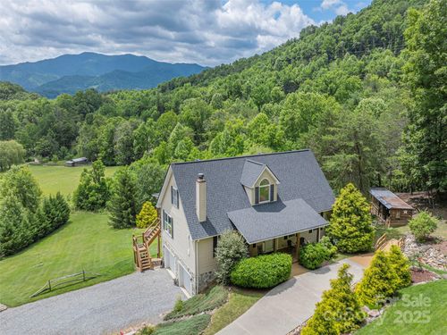 80 Feather Ln, Waynesville, NC, 28786-8530 | Card Image