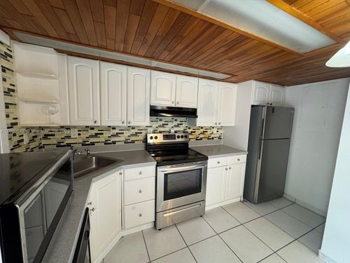 apt-5-9155 Fontainebleau Blvd, Miami, FL, 33172-4326 | Card Image