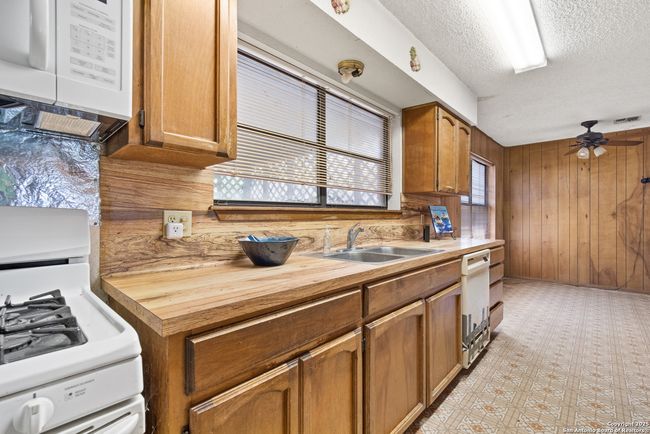 16759 County Road 1726, House other with 2 bedrooms, 1 bathrooms and null parking in Odem TX | Image 11