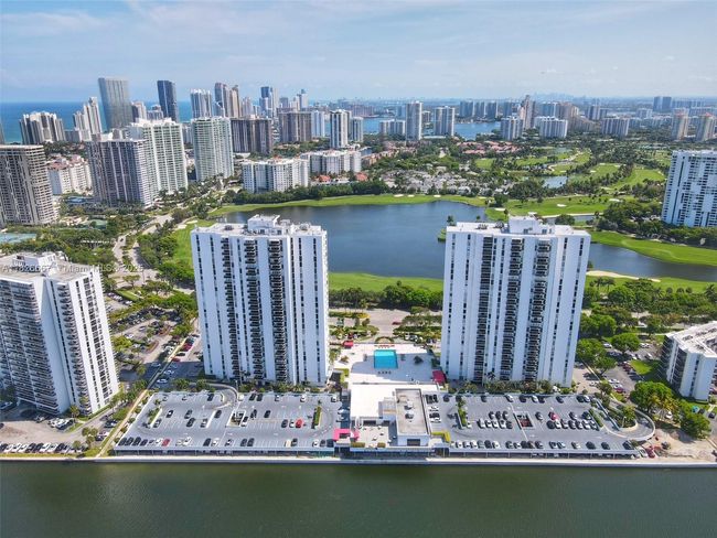 APT-1906 - 3675 N Country Club Dr, Condo with 2 bedrooms, 2 bathrooms and null parking in Aventura FL | Image 22