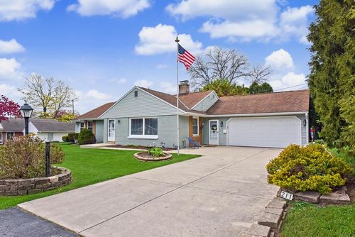 211 E Alta Loma Circle, Thiensville, WI, 53092 | Card Image
