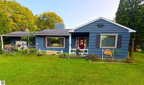 717 E Parkdale Ave, Manistee, MI, 49660-9701 | Card Image
