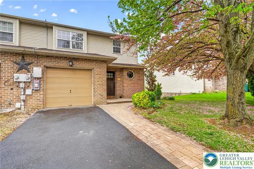 50 Olde Penn Dr, Palmer Twp, PA, 18045-7439 | Card Image