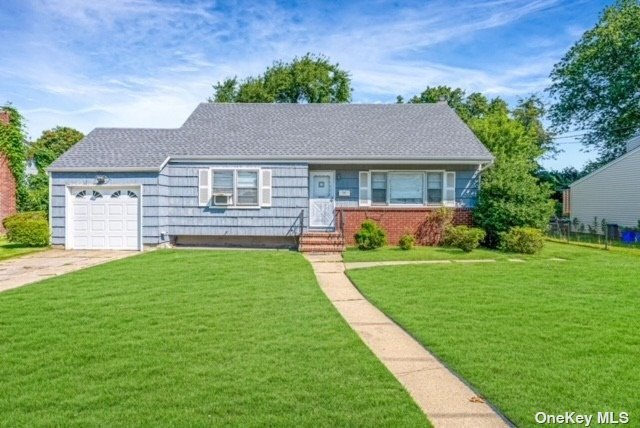 Albin Ave, West Babylon, NY 11704