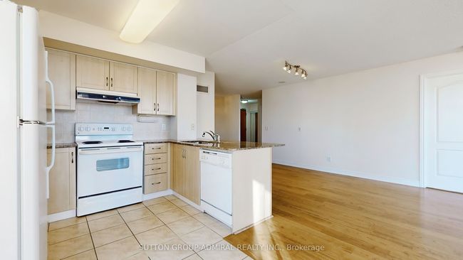 204 - 60 Disera Dr, Condo with 2 bedrooms, 2 bathrooms and null parking in Vaughan ON | Image 15