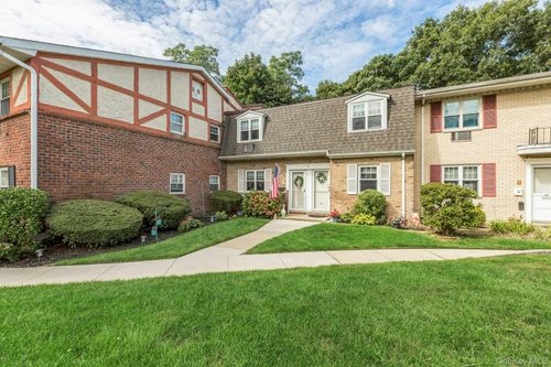 g9-21 Glen Hollow Dr, Holtsville, NY, 11742-2411 | Card Image