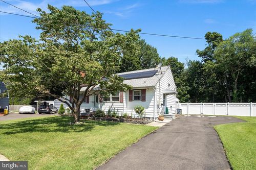 3 Heights Ter, Hamilton, NJ, 08620-2954 | Card Image