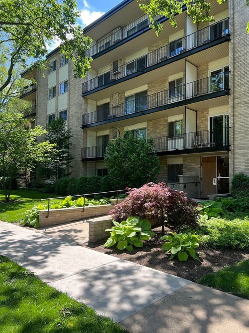 5e-828 Oakton St, Evanston, IL, 60202-2847 | Card Image