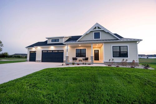 3804 N Woodbury Ln, Janesville, WI, 53545 | Card Image