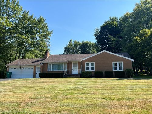 2971 Melvin Dr, New Castle, PA, 16105-1622 | Card Image