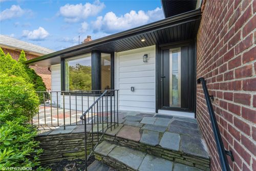 5 Orient Ct, Westbury, NY, 11590-2726 | Card Image