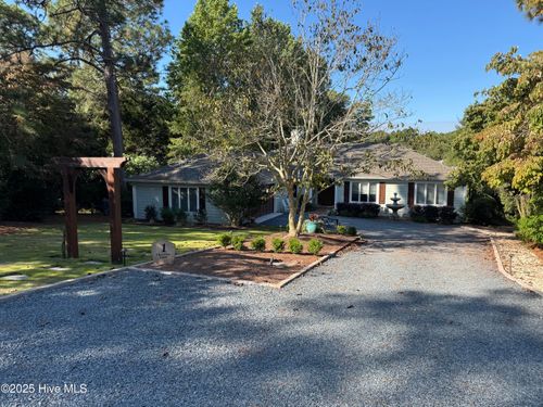 1 Chestnut Ln, Pinehurst, NC, 28374-9484 | Card Image