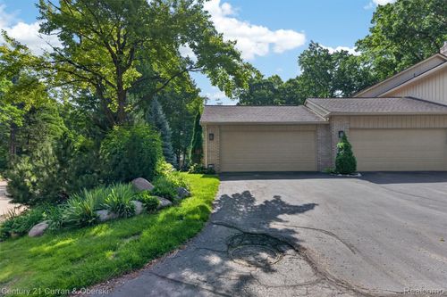 74-1148 Hillpointe Cir, Bloomfield Hills, MI, 48304-1514 | Card Image
