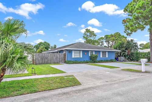 9050 E Highland Pines Blvd, Palm Beach Gardens, FL, 33418-5713 | Card Image