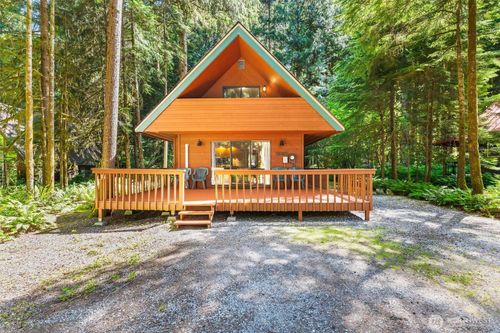 7082 Rainier Way, Deming, WA, 98244-9716 | Card Image