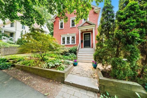 25 Maple Ave, Newton, MA, 02458-1917 | Card Image