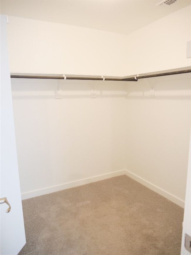 Walk in closet | Image 17