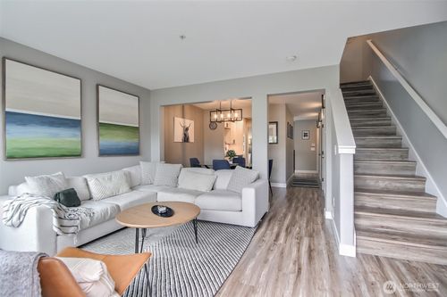 112-175 1st Pl Nw, Issaquah, WA, 98027-2745 | Card Image