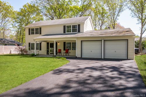 35 Spencer Ln, Stony Brook, NY, 11790-3138 | Card Image