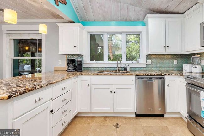 1129 College St, House other with 2 bedrooms, 2 bathrooms and 3 parking in Saint Simons Is GA | Image 10