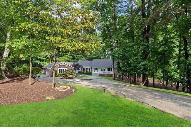 630 Buttercup Trce, House other with 7 bedrooms, 5 bathrooms and null parking in Alpharetta GA | Image 9