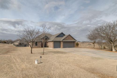 2000 Loyal Roots Circle, Blanchard, OK, 73010 | Card Image