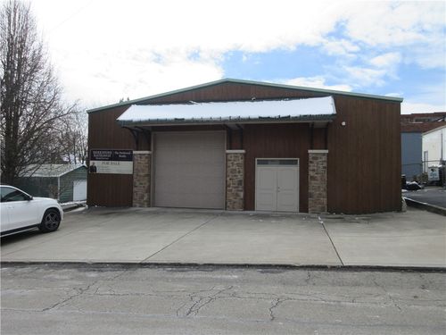 617 19th St, Beaver Falls, PA, 15010-3935 | Card Image