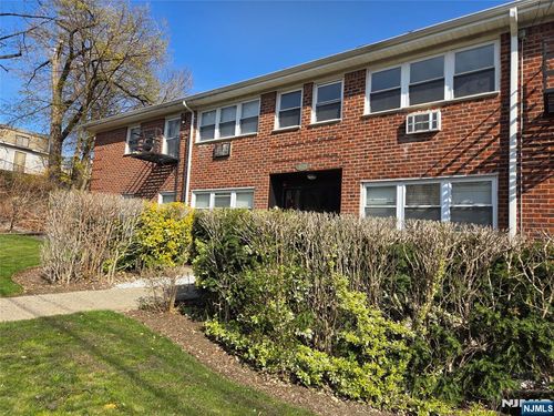 1628 Valley St, Fort Lee, NJ, 07024-2530 | Card Image