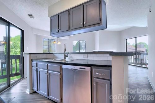 8121 Cedar Glen Dr, Charlotte, NC, 28212-0210 | Card Image