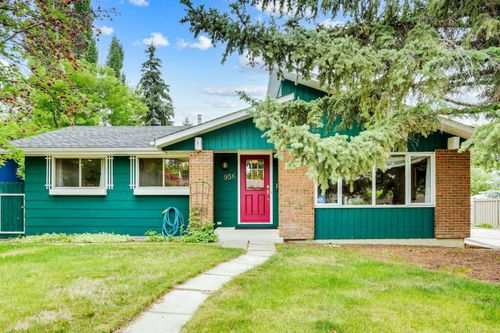 956 Parkvalley Way Se, Calgary, AB, T2J4W2 | Card Image