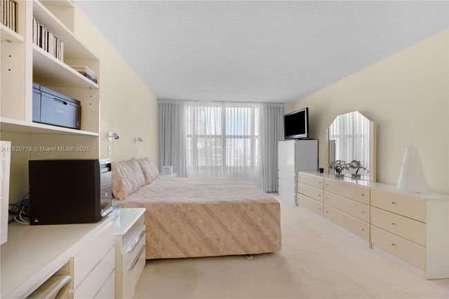 APT-1717 - 2500 Parkview Dr, Condo with 2 bedrooms, 2 bathrooms and null parking in Hallandale Beach FL | Image 21