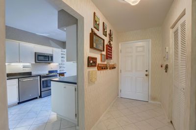 D - 8 Westgate Lane, Condo with 3 bedrooms, 2 bathrooms and null parking in Boynton Beach FL | Image 2